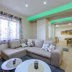 Pave - Six-bedroom With Terrace And Swimming Pool Dubravka