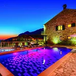 Vila Pave - Six-bedroom With Terrace And Swimming Pool