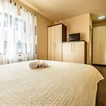 Pave - Six-bedroom With Terrace And Swimming Pool Dubravka