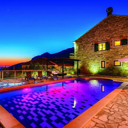Villa Pave - Six-bedroom With Terrace And Swimming Pool