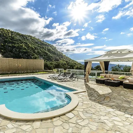 Pave - Six-bedroom With Terrace And Swimming Pool فيلة Dubravka
