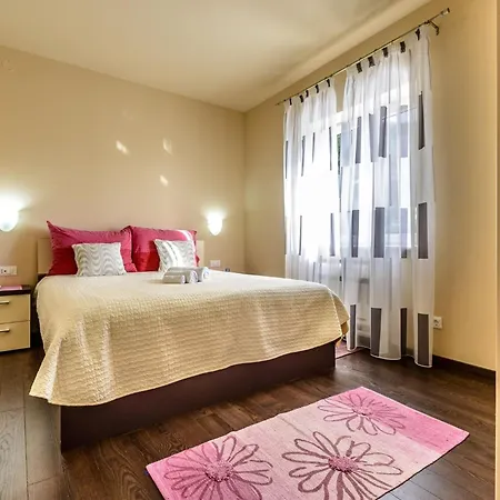 Villa Pave - Six-bedroom With Terrace And Swimming Pool Dubravka