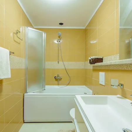 Pave - Six-bedroom With Terrace And Swimming Pool فيلة Dubravka