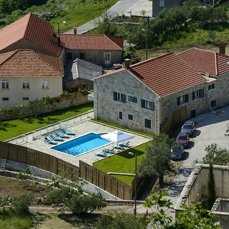 Pave - Six-bedroom With Terrace And Swimming Pool Dubravka