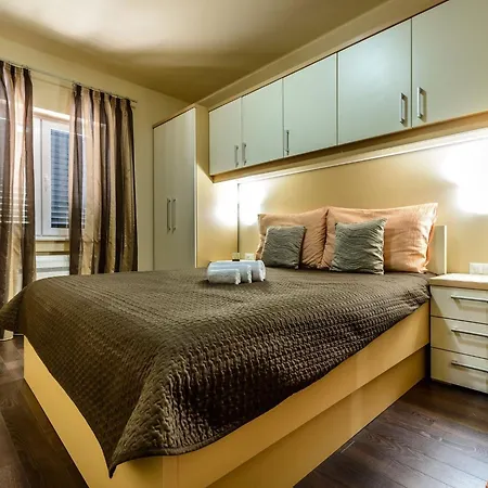 Villa Pave - Six-bedroom With Terrace And Swimming Pool