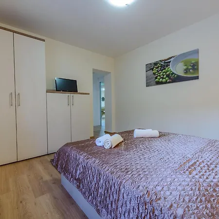 Villa Pave - Six-bedroom With Terrace And Swimming Pool Dubravka