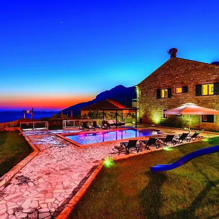 Pave - Six-bedroom With Terrace And Swimming Pool *