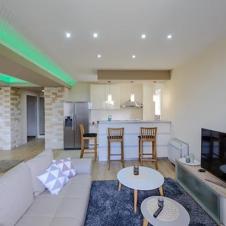 Pave - Six-bedroom With Terrace And Swimming Pool Dubravka