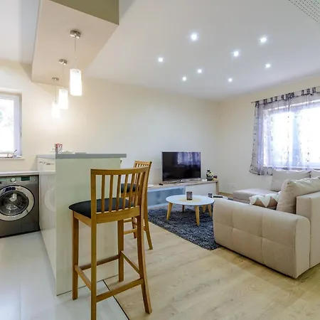 Villa Pave - Six-bedroom With Terrace And Swimming Pool