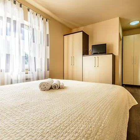 Pave - Six-bedroom With Terrace And Swimming Pool Dubravka