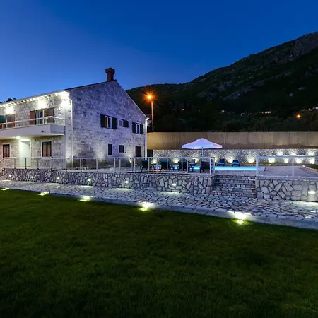 Pave - Six-bedroom With Terrace And Swimming Pool * Dubravka