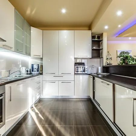 فيلة Pave - Six-bedroom With Terrace And Swimming Pool