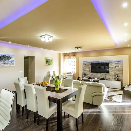 Willa Pave - Six-bedroom With Terrace And Swimming Pool *
