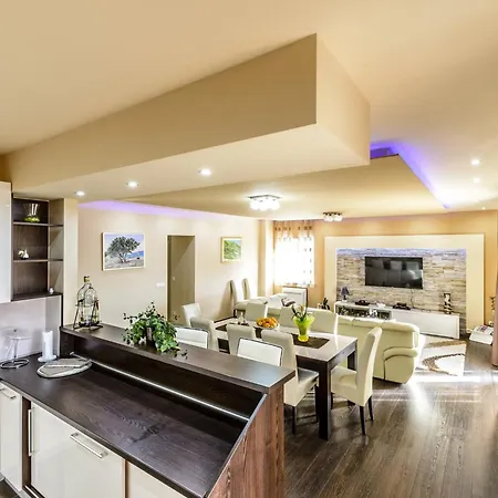 Pave - Six-bedroom With Terrace And Swimming Pool فيلة Dubravka