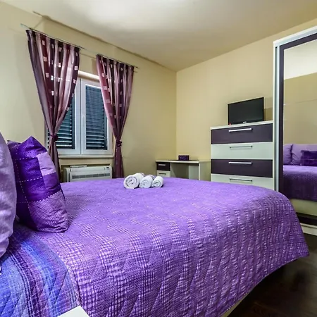 Pave - Six-bedroom With Terrace And Swimming Pool Willa