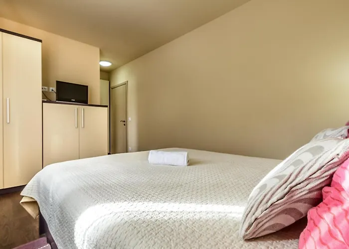 Pave - Six-bedroom With Terrace And Swimming Pool فيلة