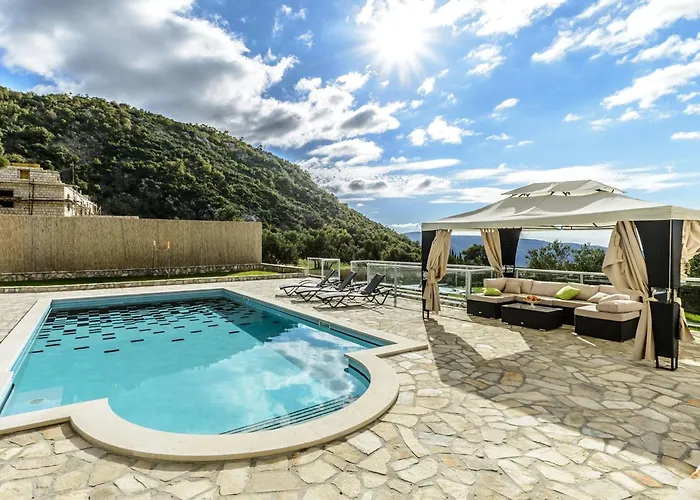 Pave - Six-bedroom With Terrace And Swimming Pool فيلة Dubravka