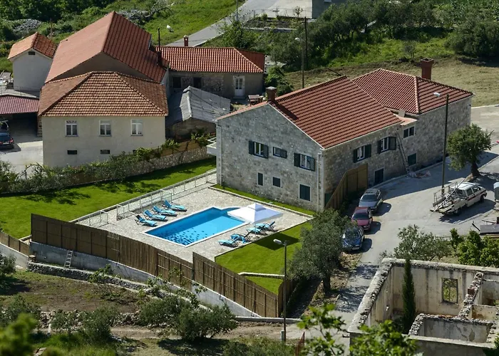 Pave - Six-bedroom With Terrace And Swimming Pool Dubravka