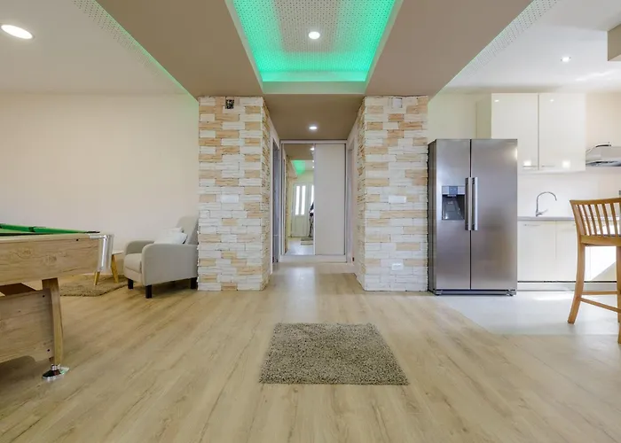 فيلة Pave - Six-bedroom With Terrace And Swimming Pool *