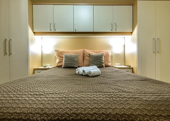 Pave - Six-bedroom With Terrace And Swimming Pool فيلة