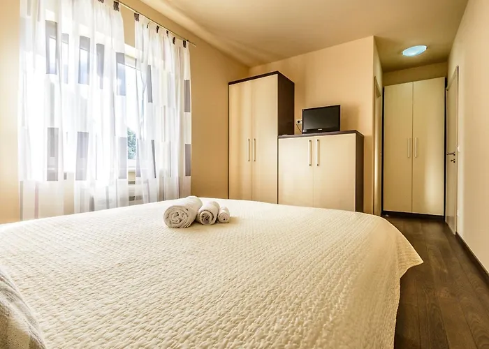 Pave - Six-bedroom With Terrace And Swimming Pool Dubravka