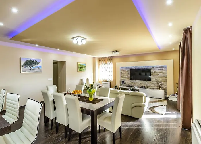 فيلة Pave - Six-bedroom With Terrace And Swimming Pool *