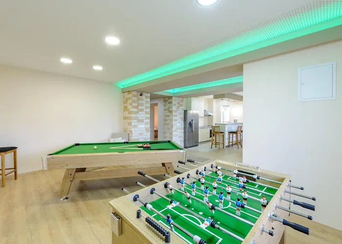 Pave - Six-bedroom With Terrace And Swimming Pool فيلة *