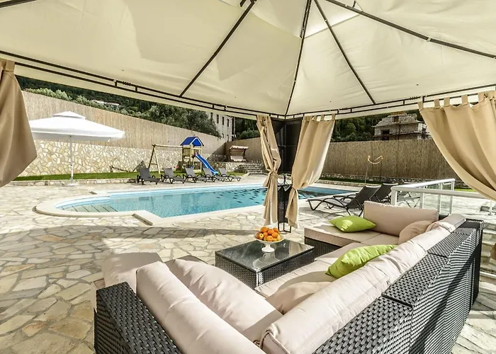 Pave - Six-bedroom With Terrace And Swimming Pool