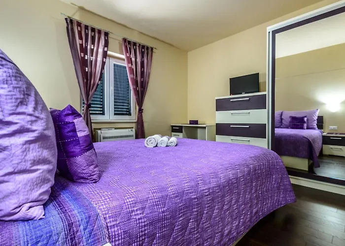 Pave - Six-bedroom With Terrace And Swimming Pool فيلة